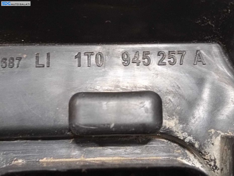 Soclu Suport Bec Becuri de la Stop Lampa Tripla Stanga Volkswagen Touran 2003 - 2010 Cod 1T0945257A [M5447]
