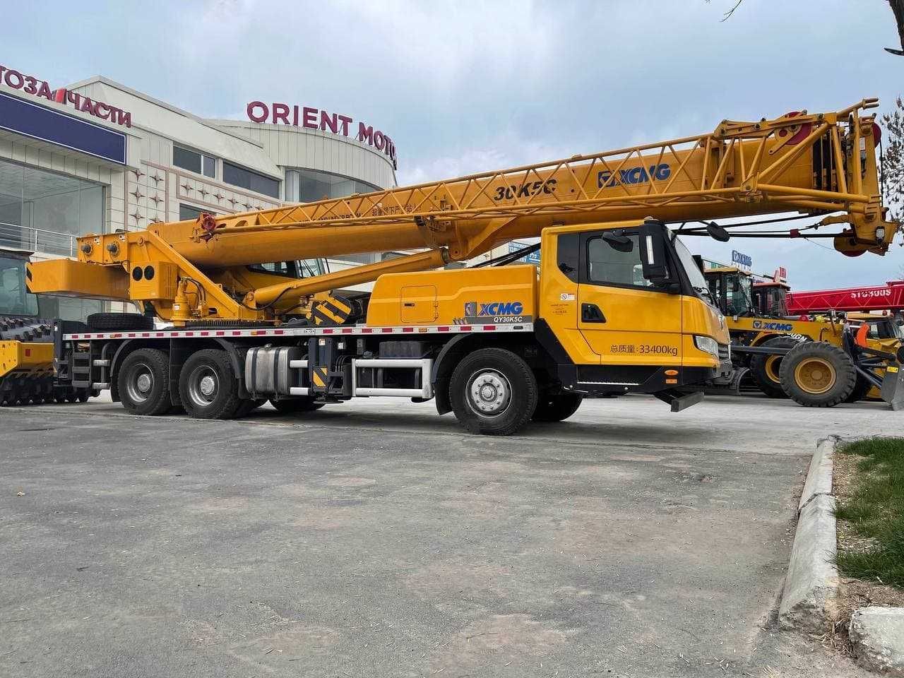XCMG QY30K5C Автокран 30 ТОНН на базе специальной трехосной шасси