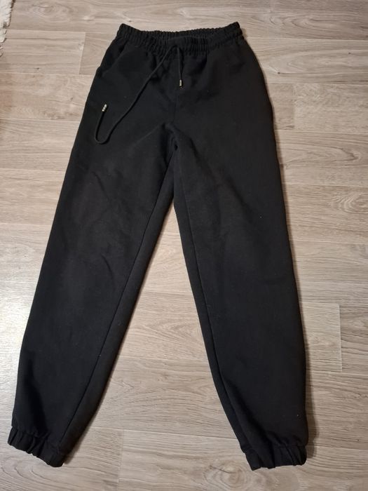 Женские спортивные штаны без начеса