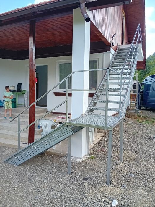 Scara metalica zincata de exterior