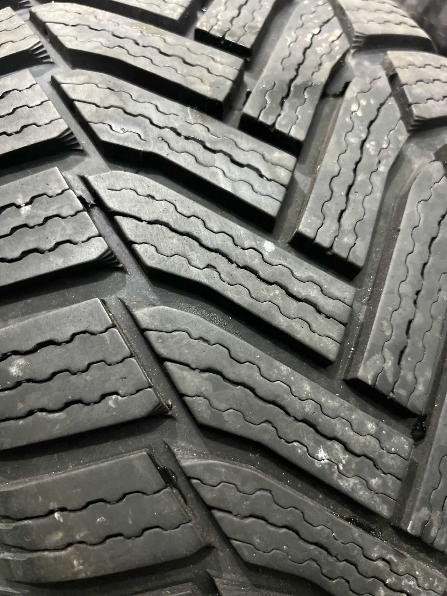 Гуми Зимни 225 55 17 Michelin Alpin 6 DOT 2422 и 1521 грайфер 7мм