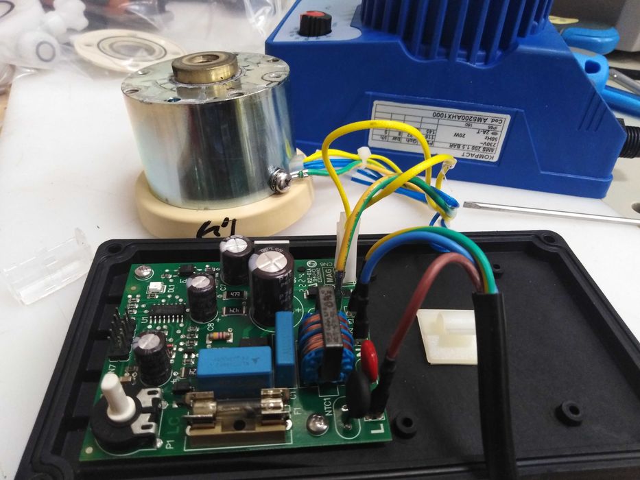 Reparatii pompe dozatoare spuma/ceara