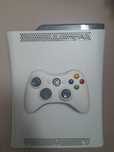Vând Xbox 360 + controller