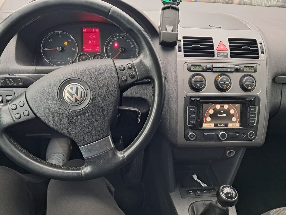 Vând Volkswagen Touran
