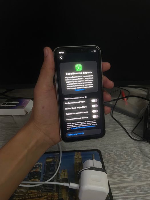 Iphoni.   11       .