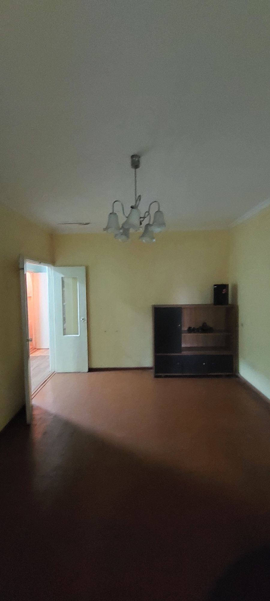 2 ком. квартира (2/1/2), 60 м². Сергели, Спутник 5. Дом кирпичный.