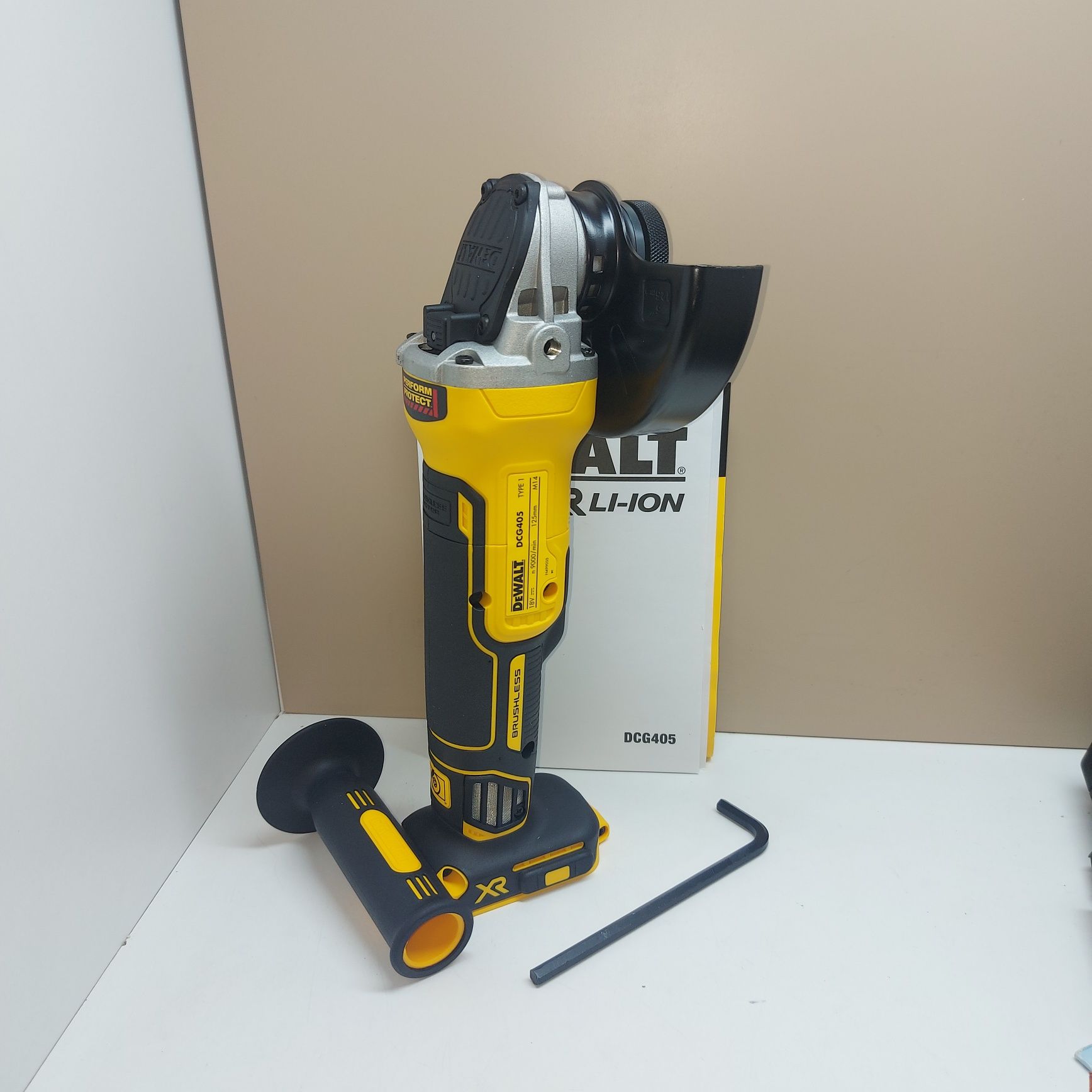 ПРОМОЦИЯ.Нов безчетков ъглошлайф DEWALT DCG405