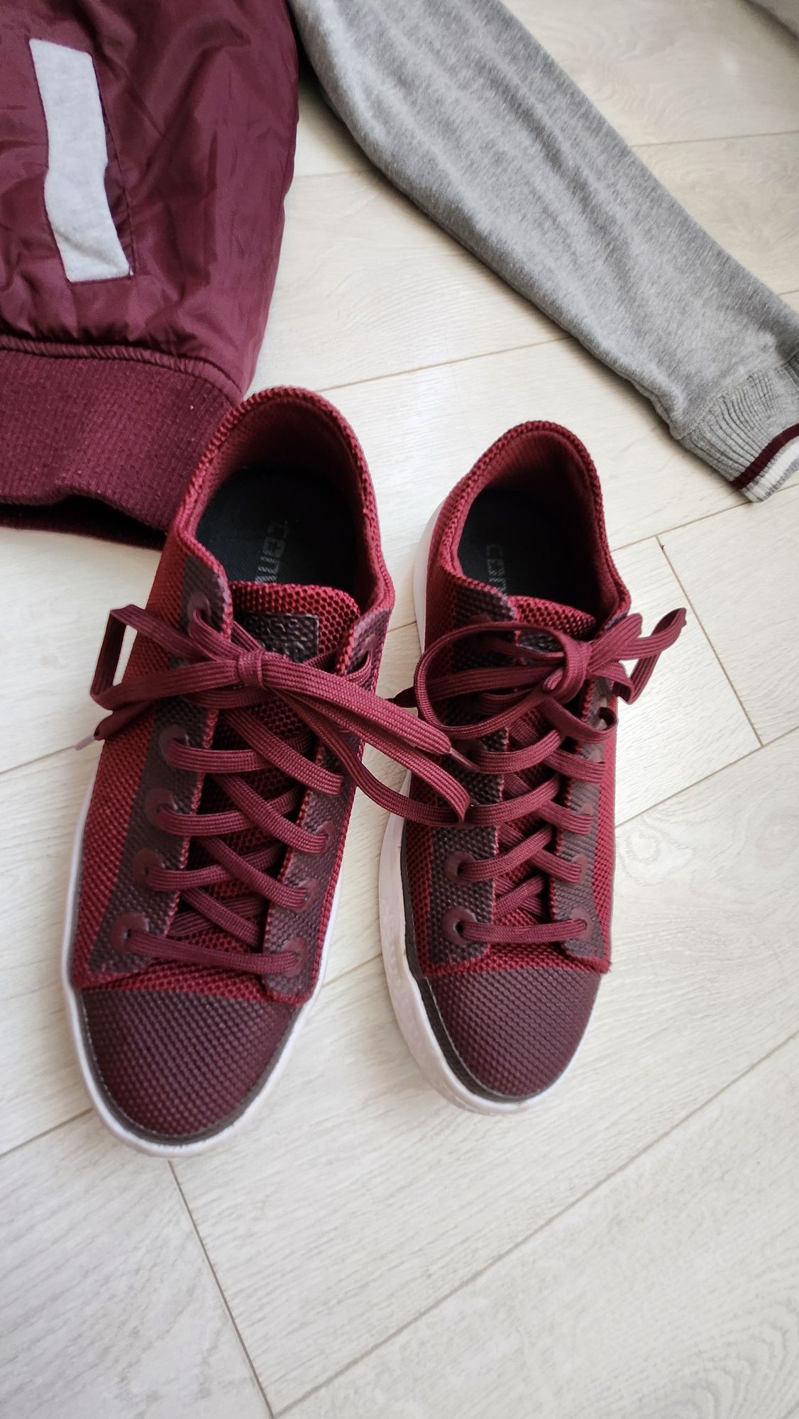 Яке 10-12 год и кецове Converse 36номер
