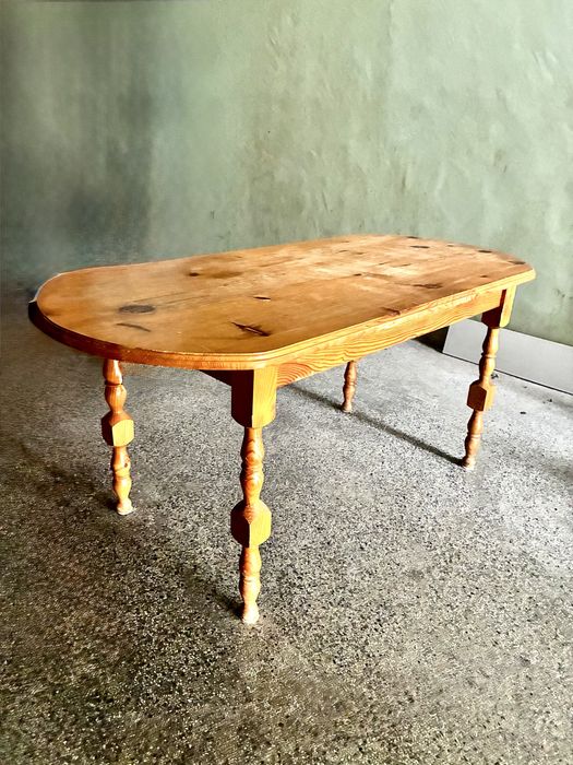 Маса.  Дърворезба