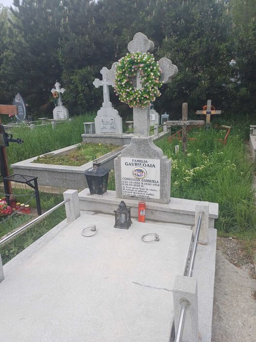 Vând loc de veci/cripta