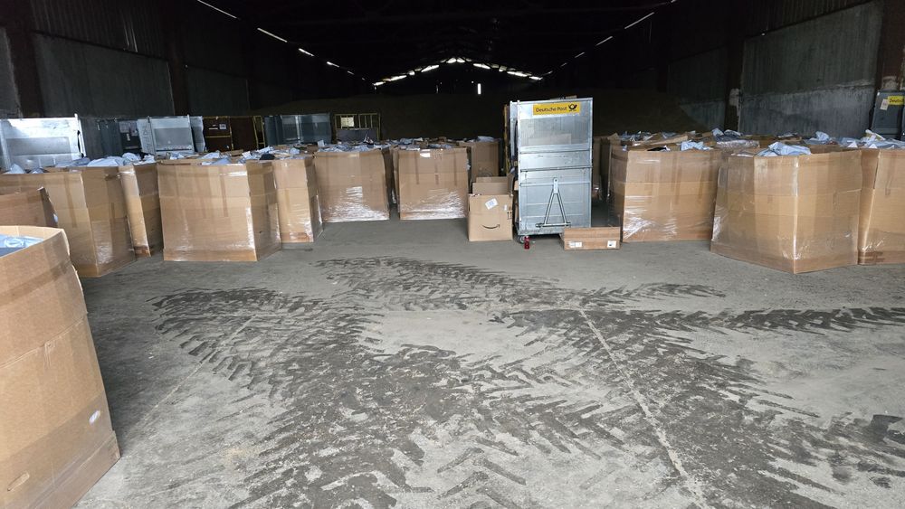 Палета с пратки от европейски куриери.