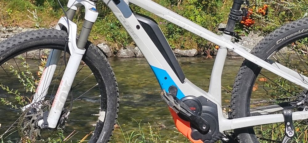 Bicicleta Electrica CUBE Access Hybrid 27.5 cadrul S