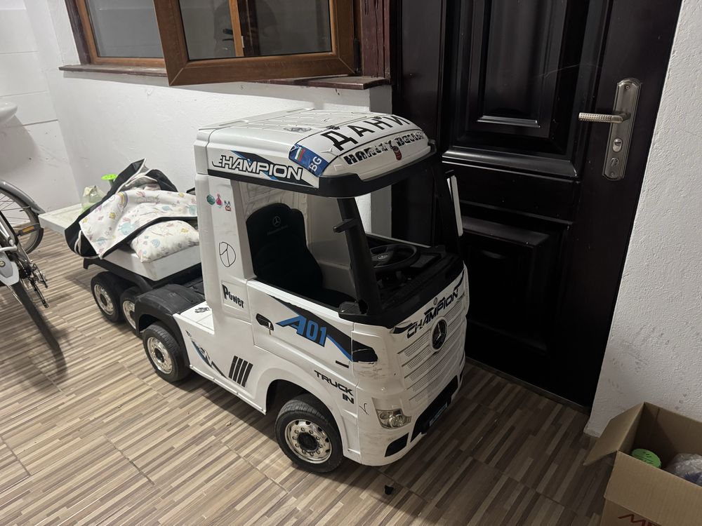 Детски Акумулаторен Камион Mercedes ACTROS, 4х4, 140W, 24V, EVA гуми