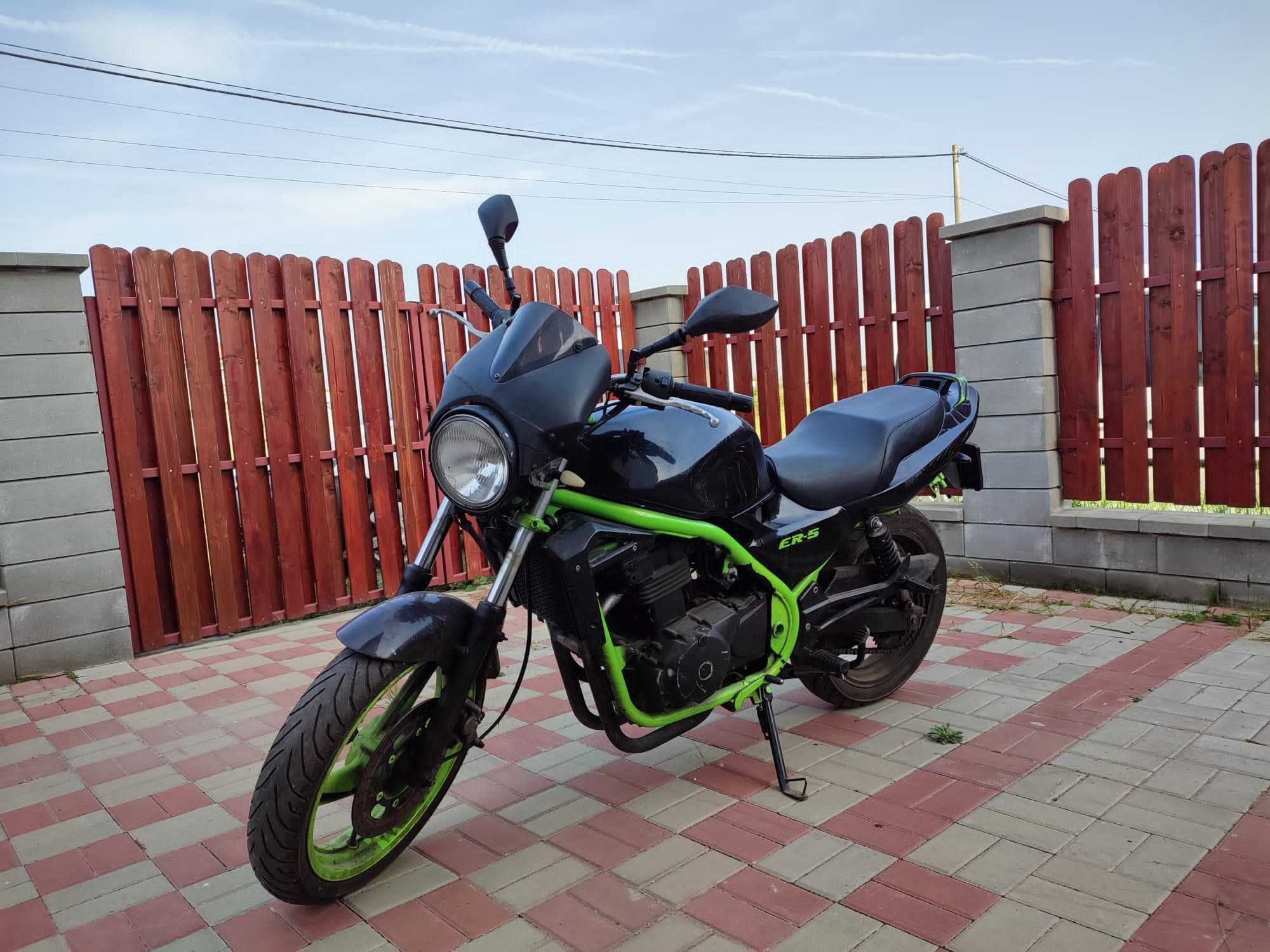 Motocicleta Kawasaki E500