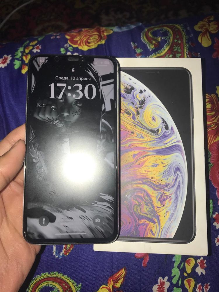 Iphone xs max64 gb