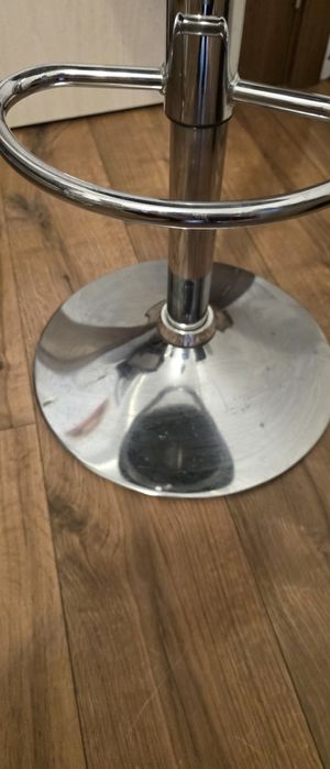 Scaun înalt, bar