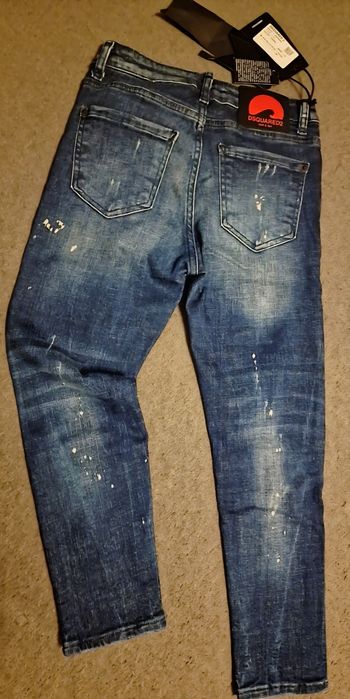 Blugi Dsquared2 Copii
Lungimea totala a blugilor sunt de 80 cm