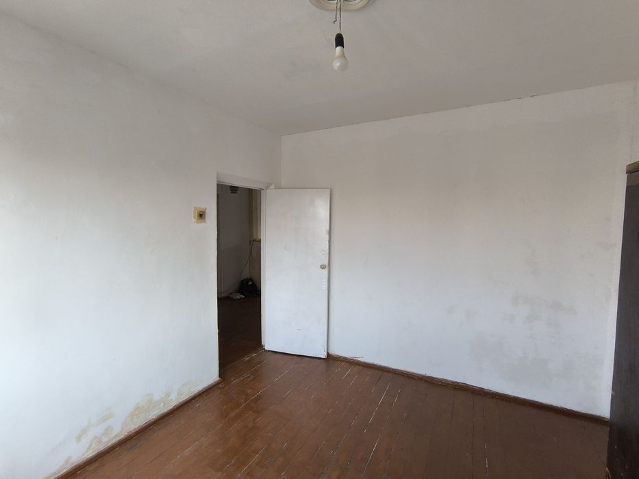 Продается квартира в центре города Янгиюля (Персидский).