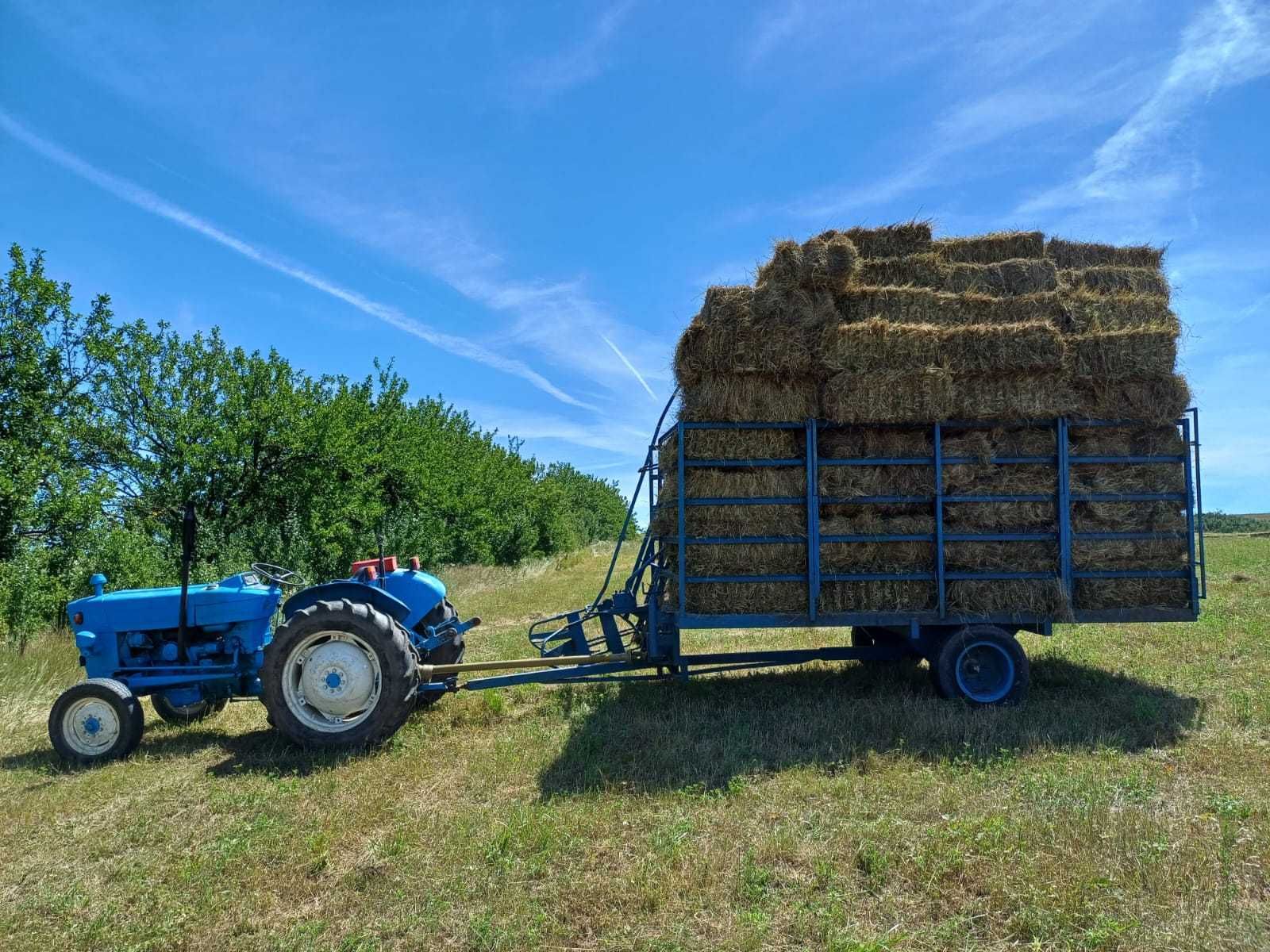 Presa balotat John Deere 342+remorca cu incarcare (optional)