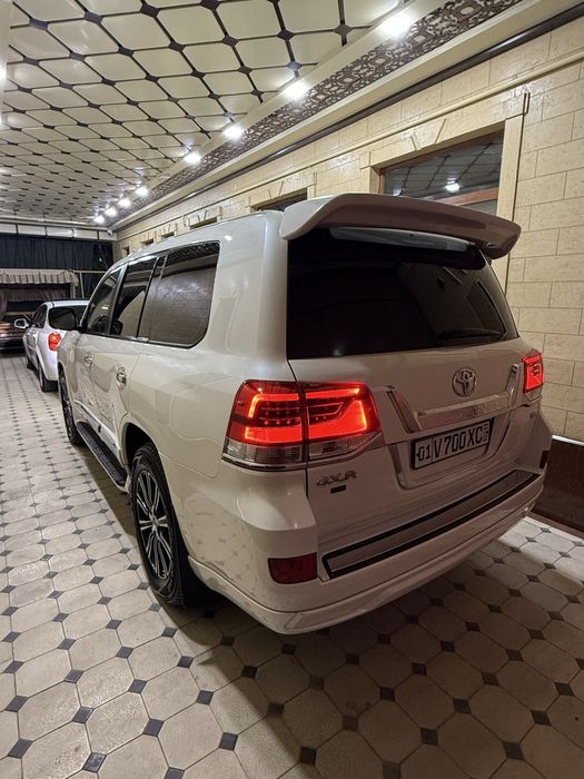 Toyota land cruiser 200