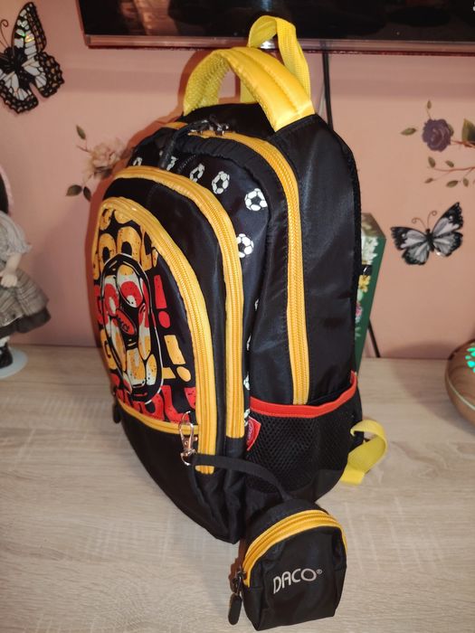 Rucsac copii potrivit pt clasele 1-4in stare foarte buna purtat putin.