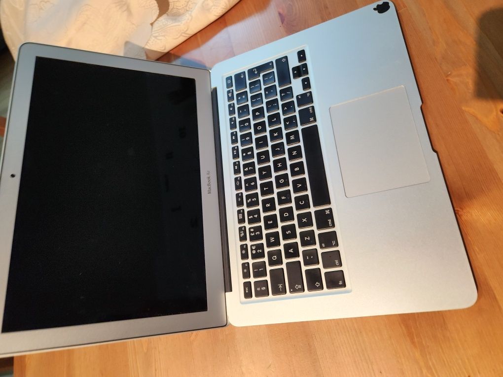 Macbook Air 13 - Intel i7, 8GB DDR3, 250GB SSD