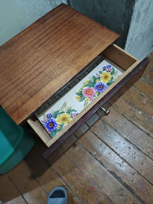 Тумбочка прикроватная