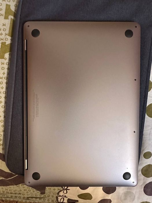 Macbook pro M1 8/256  holati idyal yangi