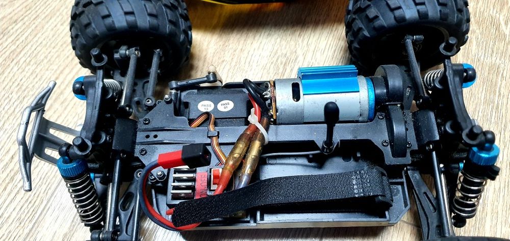 Automodel 2s 1/18 50km/h wltoys a979

Nu are incărcător !

Nu are bate