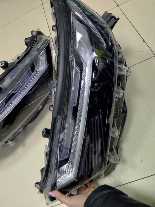 Фарове Toyota rav4 2023