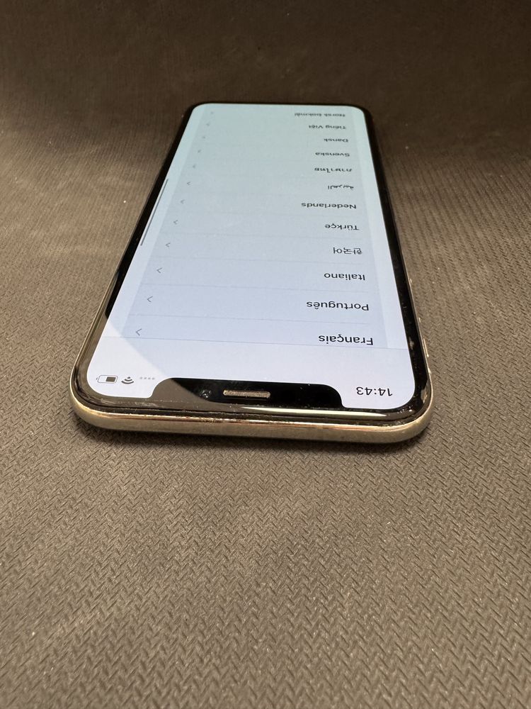 iPhone X 64gb - заключен с iCloud