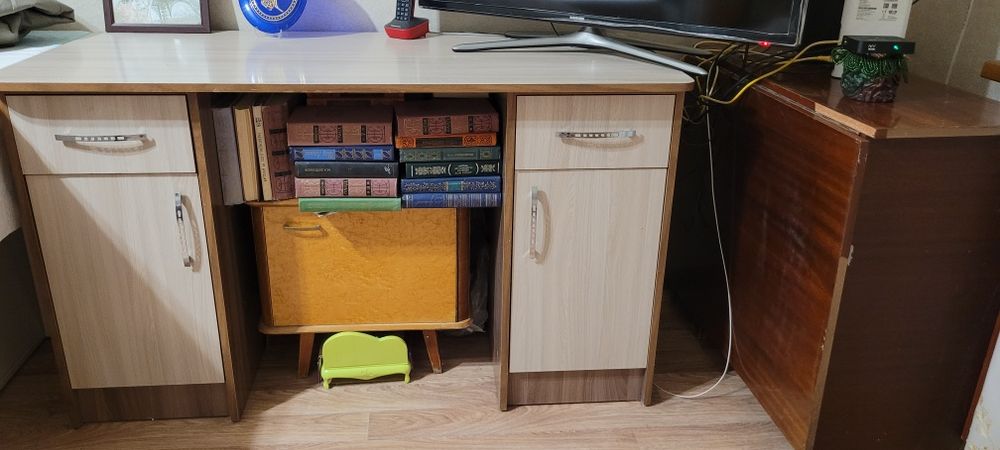 Стол письменный  + стол книжка
