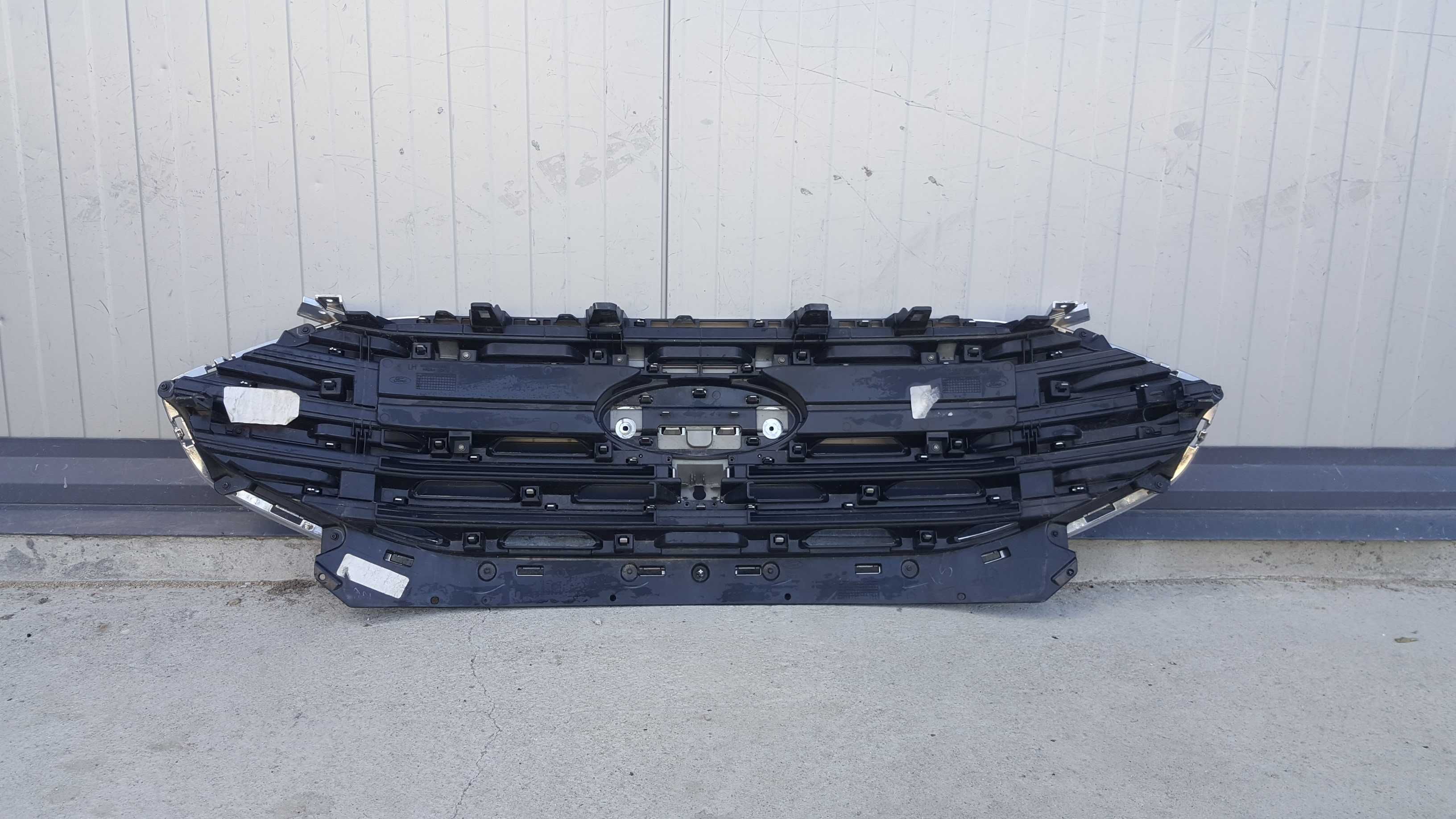 grila centrala ford edge