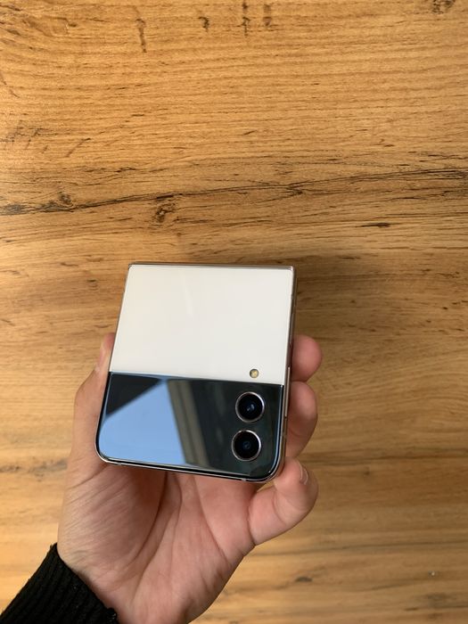 Samsung z flip 4 8/256 срочна сотилад