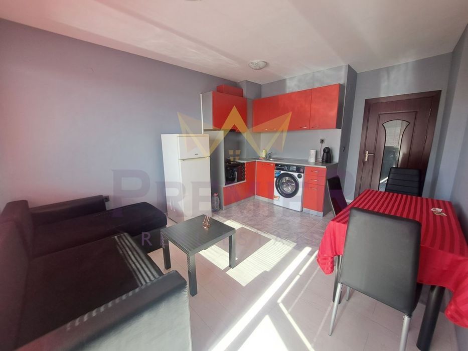 Двустаен апартамент в района на Колхозен пазар