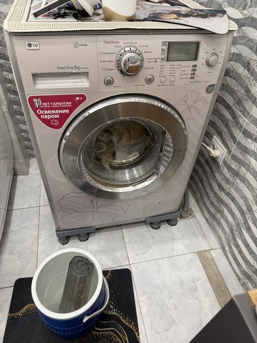 Продам машинку LG