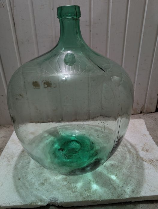 Damigeană 50 litri trei bucăți.