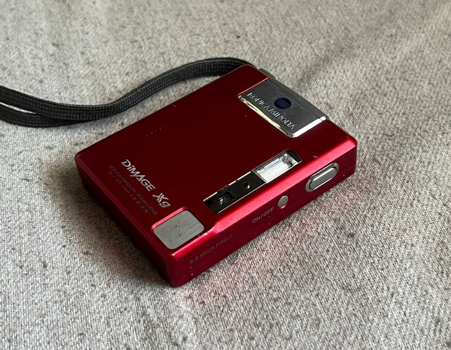 Konica Minolta Dimage Xg rosu 3 2MP aparat rar cu defect