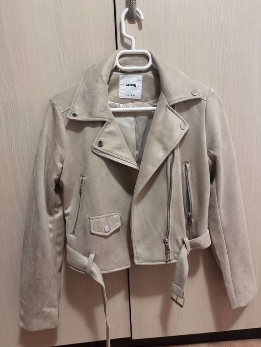 Бежово велурено яке