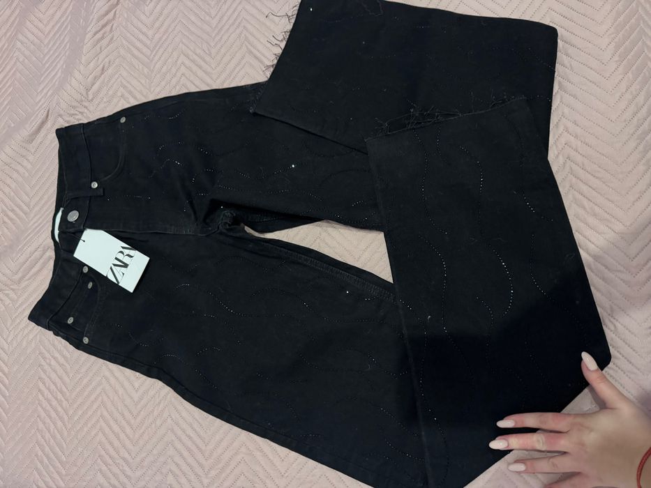 Нови черни дънки с камъни