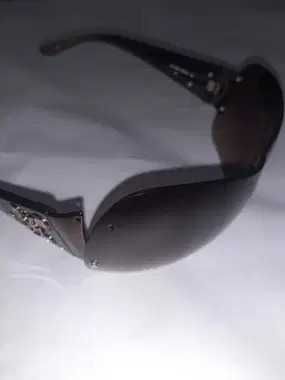 Vand ochelari de soare dama Guess, originali