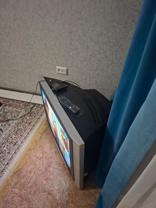 Продам телевизор LG ламповый ( простой)
