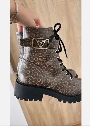 Два чифта боти Guess