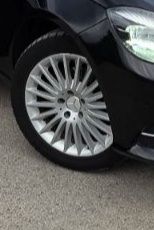 Продавам оригинални лети джанти с гуми 17 цола за Мерцедес w212