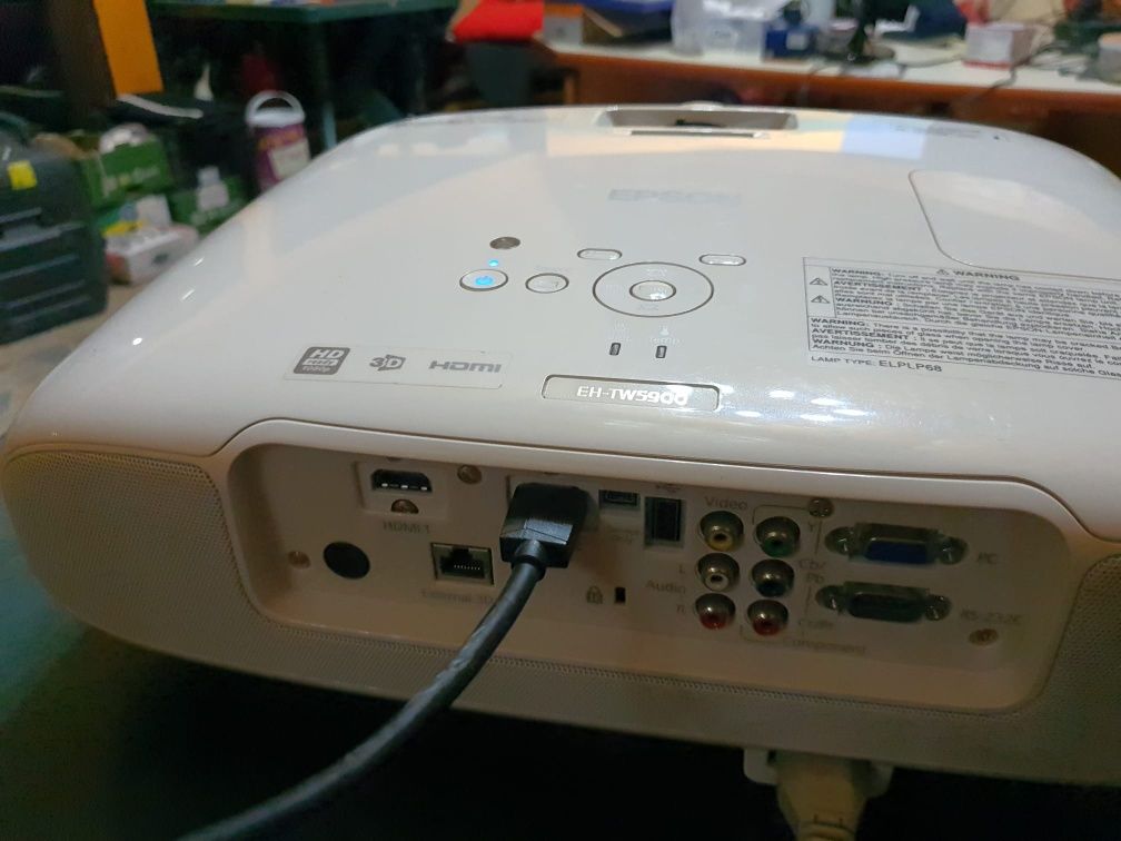 Videoproiector profesional  Epson EH-TW5900, cu panou de proiectare