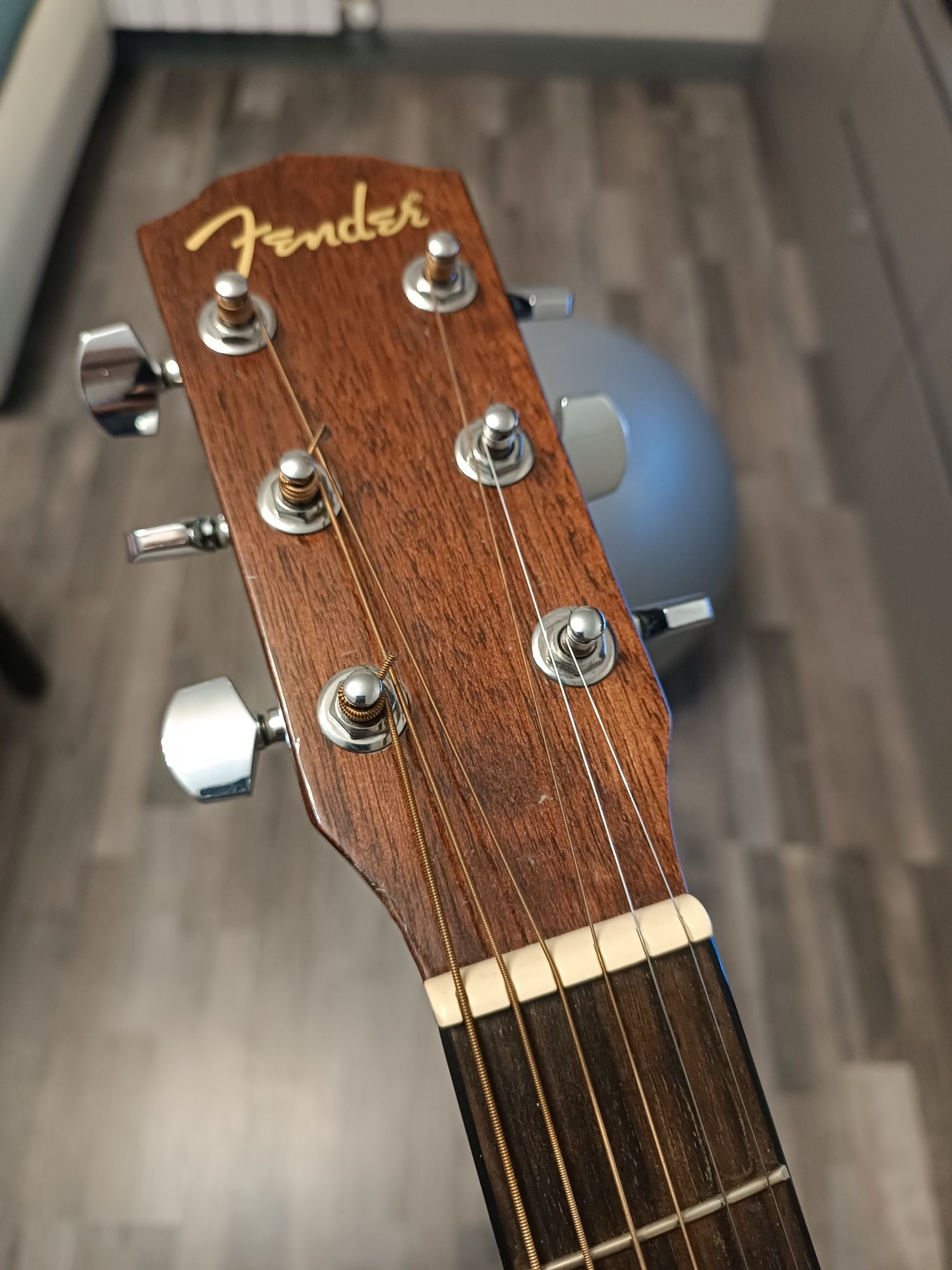 Акустическая гитара Fender CF-60