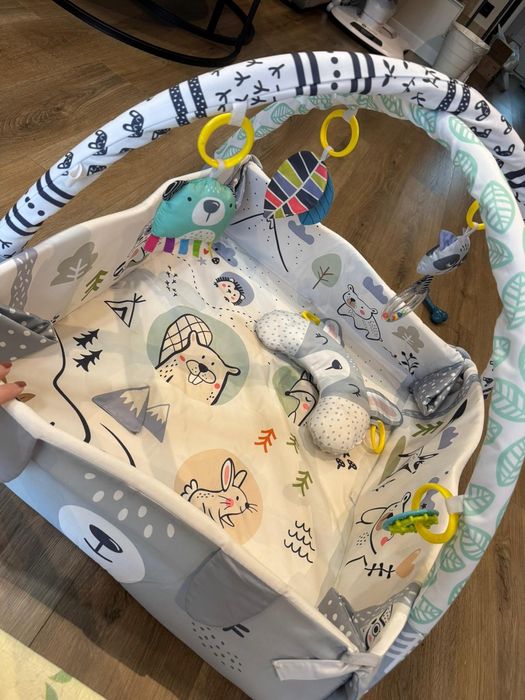 Centru de activități - covoraș și jucării