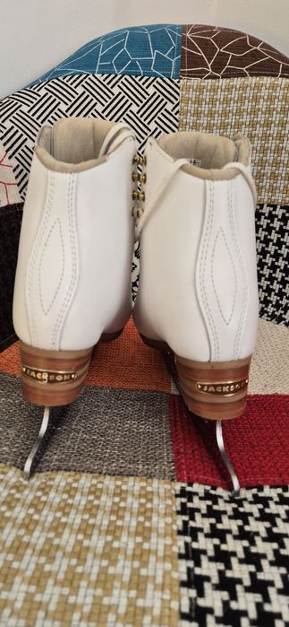 Patine artistice Jackson Freestyle 4 1/2 (35) cu lama Aspire 9