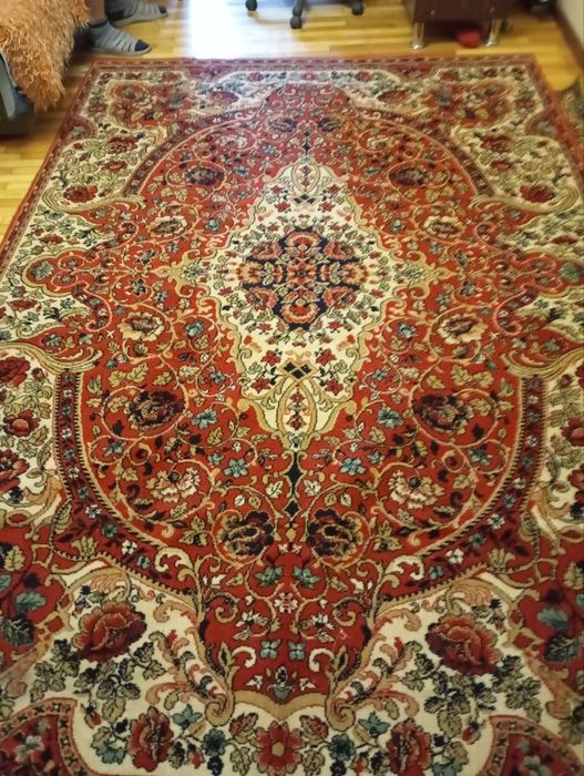 Продаётся ковёр 2x3