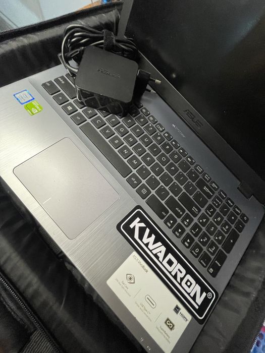 Laptop ASUS X542UR – i5, stare ca nouă